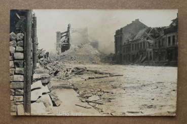 Ansichtskarte Foto AK Lens 1914-1918 zerstörte Häuser einstürzende Kirche Ruinen Weltkrieg Ortsansicht Frankreich France 62 Pas de Calais